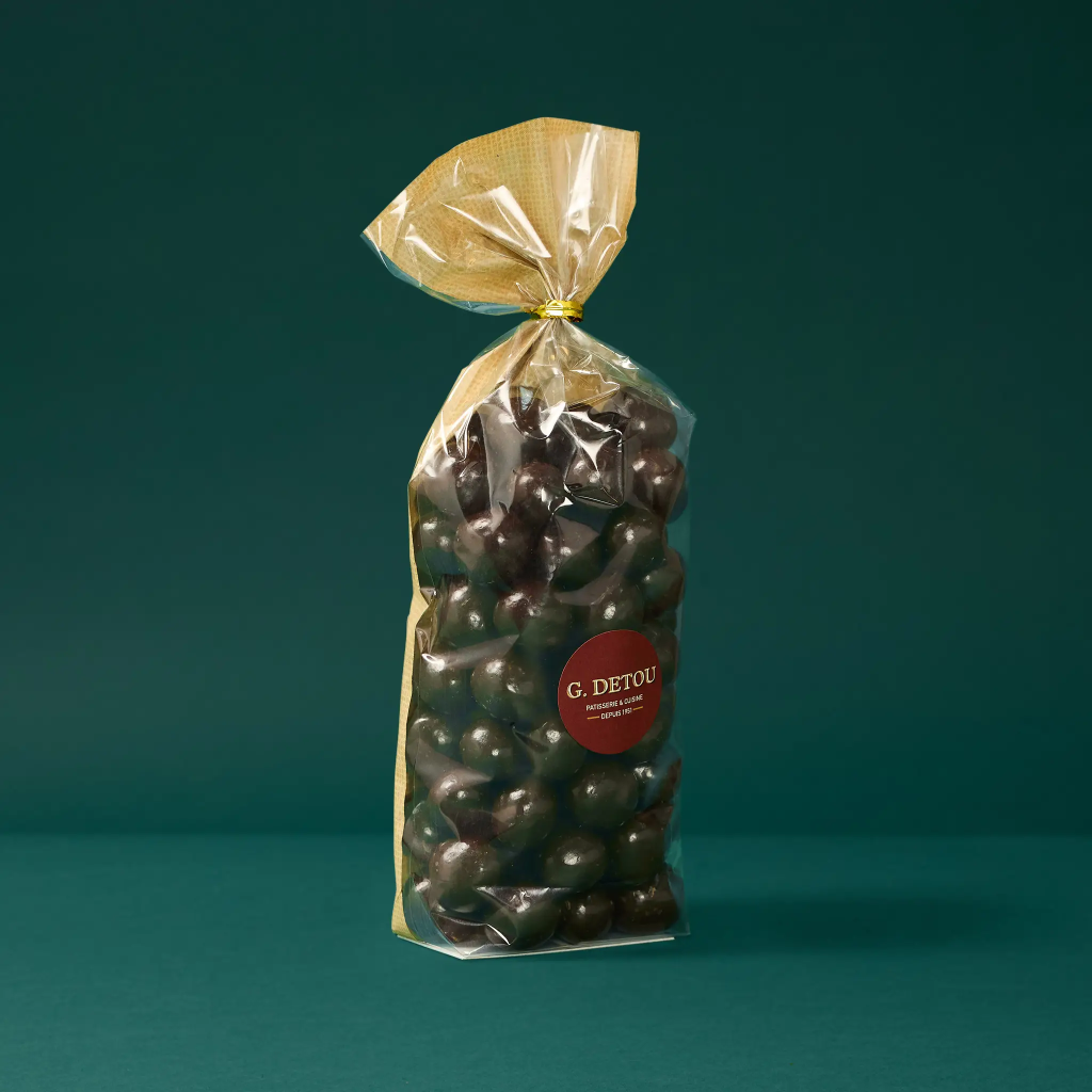 Black glazed coated hazelnuts 250g