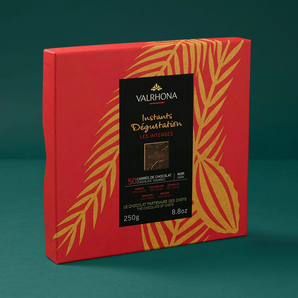 Coffret 50 carrés Noir         250g    VALRHONA