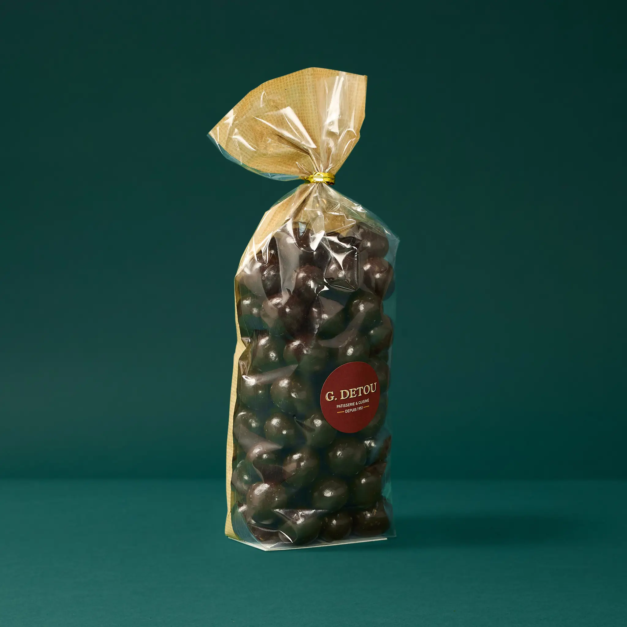 Noisettes enrobées vernies noir    CHATINE